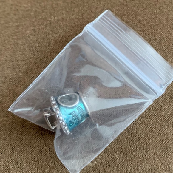 NWOT Disney Parks 2023 The Haunted Mansion Hatbox Ghost Sterling Silver 925 - Picture 3 of 9